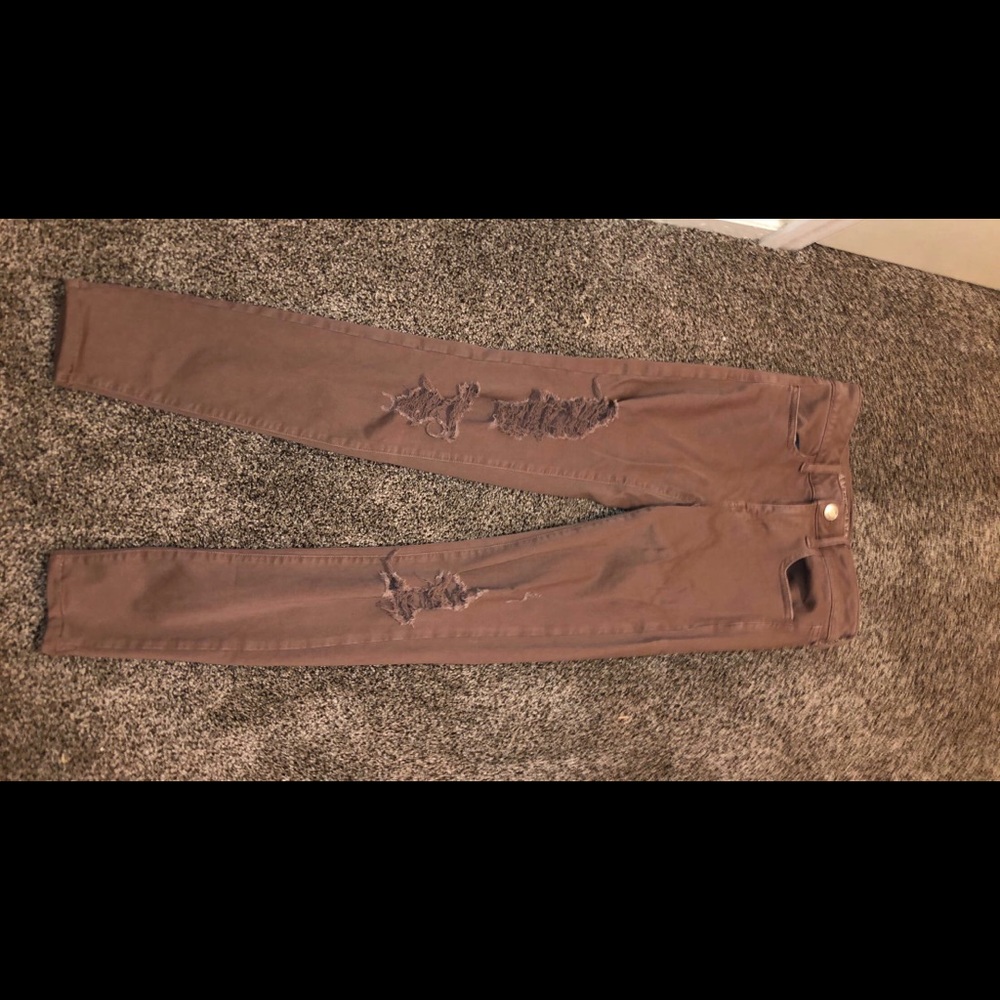 American Eagle women’s ripped jeans
